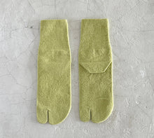 Load image into Gallery viewer, Washi Blend Tabi-Style Plain Mid-Calf Socks (6.5-8.5)