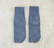 Load image into Gallery viewer, Washi Blend Tabi-Style Plain Mid-Calf Socks (6.5-8.5)