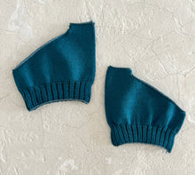 Load image into Gallery viewer, Luminous Silk Thong Socks (One Size)