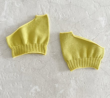 Load image into Gallery viewer, Luminous Silk Thong Socks (One Size)