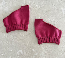 Load image into Gallery viewer, Luminous Silk Thong Socks (One Size)