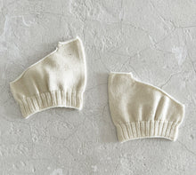 Load image into Gallery viewer, Luminous Silk Thong Socks (One Size)