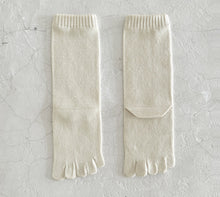 Load image into Gallery viewer, Luminous Silk 5Toe Crew Socks (4-6.5)