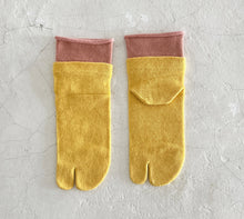 Load image into Gallery viewer, Organic Cotton Tabi-Style Layered Mid-Calf Socks (4-6.5)