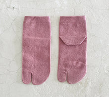 Load image into Gallery viewer, Washi Blend Tabi-Style Plain Short Socks (4-6.5)