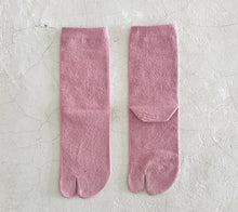 Load image into Gallery viewer, Washi Blend Tabi-Style Plain Crew Socks (4-6.5)