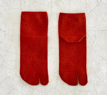 Load image into Gallery viewer, Mino Washi & Organic Cotton Tabi-Style Mid-Calf Socks (4-6.5)