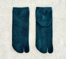 Load image into Gallery viewer, Mino Washi & Organic Cotton Tabi-Style Mid-Calf Socks (4-6.5)