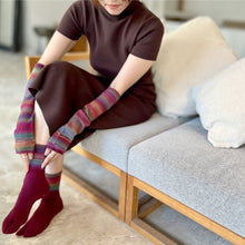 Load image into Gallery viewer, Merino Wool & Kasuri-Dyed Wool Tabi-Style Crew Socks (4-6.5)