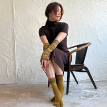Load image into Gallery viewer, Merino Wool & Kasuri-Dyed Wool Tabi-Style Crew Socks (4-6.5)