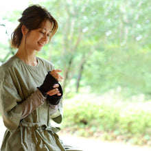 Load image into Gallery viewer, Linen Two-Tone Arm Covers (One Size)