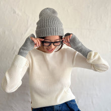 Load image into Gallery viewer, Baby Alpaca Hand Covers (One Size)