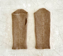 Load image into Gallery viewer, Baby Alpaca Hand Covers (One Size)