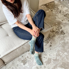 Load image into Gallery viewer, Organic Cotton Slub Two-Tone Mid-Length Tabi Socks (4-6.5)