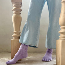 Load image into Gallery viewer, Luminous Silk 5Toe Crew Socks (4-6.5)