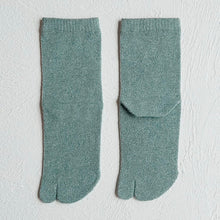 Load image into Gallery viewer, Silk Mélange Mix Tabi-Style Crew Socks (Size 4-6)