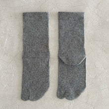 Load image into Gallery viewer, Silk Mélange Mix Tabi-Style Crew Socks (Size 6-8)