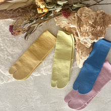 Load image into Gallery viewer, Washi Blend Tabi-Style Plain Short Socks (4-6.5)