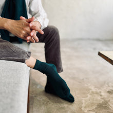 Load image into Gallery viewer, Mino Washi & Organic Cotton Tabi-Style Mid-Calf Socks (6.5-8.5)