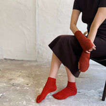 Load image into Gallery viewer, Mino Washi & Organic Cotton Tabi-Style Mid-Calf Socks (4-6.5)