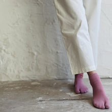 Load image into Gallery viewer, Washi Blend Tabi-Style Plain Short Socks (4-6.5)
