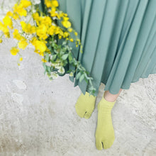 Load image into Gallery viewer, Washi Blend Tabi-Style Plain Short Socks (4-6.5)