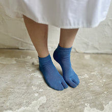 Load image into Gallery viewer, Washi Blend Tabi-Style Plain Short Socks (4-6.5)