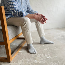 Load image into Gallery viewer, Washi Blend Tabi-Style Plain Mid-Calf Socks (6.5-8.5)