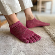 Load image into Gallery viewer, Linen & Silk 5Toe Sneaker Socks (6.5-8.5)