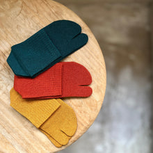 Load image into Gallery viewer, Mino Washi & Organic Cotton Tabi-Style Mid-Calf Socks (6.5-8.5)