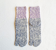 Load image into Gallery viewer, Organic Cotton Slub Two-Tone Mid-Length Tabi Socks (4-6.5)