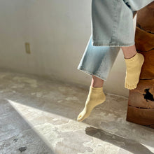 Load image into Gallery viewer, Silk Mélange 5Toe Short Socks (4-6.5)