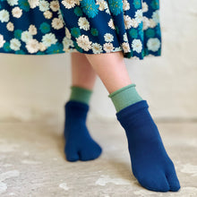 Load image into Gallery viewer, Organic Cotton Tabi-Style Layered Mid-Calf Socks (4-6.5)