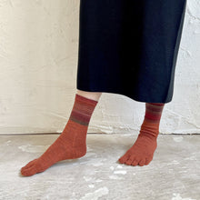Load image into Gallery viewer, Merino Wool &amp; Heather-Dyed Wool 5Toe Crew Socks (4-6.5)
