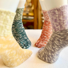 Load image into Gallery viewer, Organic Cotton Slub Two-Tone Mid-Length Tabi Socks (4-6.5)
