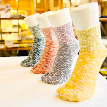 Load image into Gallery viewer, Organic Cotton Slub Two-Tone Mid-Length Tabi Socks (4-6.5)
