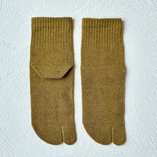 Load image into Gallery viewer, Mino Washi &amp; Organic Cotton Tabi-Style Mid-Calf Socks (Size 6-8)
