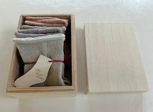 Load image into Gallery viewer, Organic Cotton Food Dyed Baby Socks Gift Set (5 pairs wth a wooden box)(Size 2.5-4)
