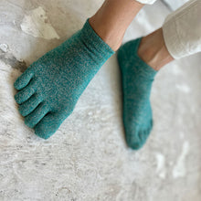 Load image into Gallery viewer, Linen &amp; Silk 5Toe Sneaker Socks (6.5-8.5)

